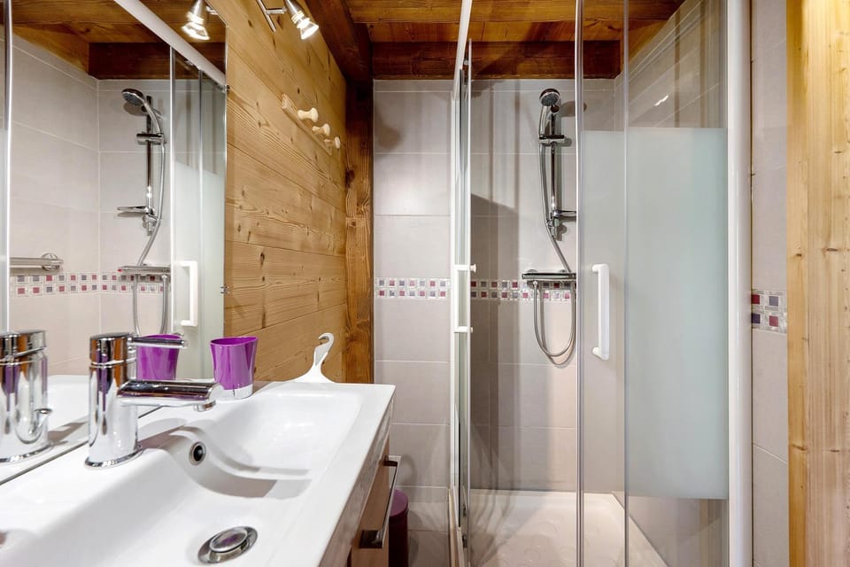 Bathroom, Living room