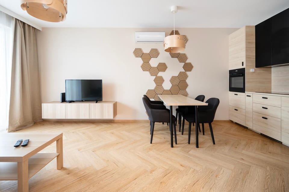 TV and multimedia, Living room, Seating area, Dining area, Evening entertainment
