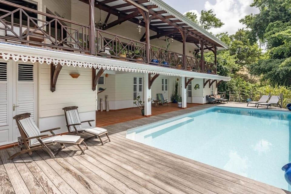 Villa Créole de Christine et Jean-Louis, 5 Bedrooms Villa in La Trinité