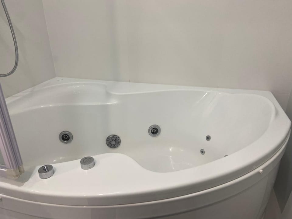 ЖК АТМОСФЕРА Дизайнерская квартира с балконом Терраса с видом на море на крыше дома бизнес класса Apartment in Odessa