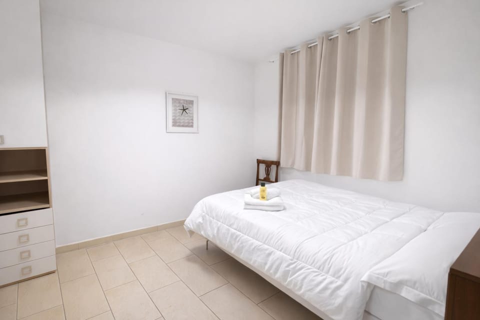 Bed, Bedroom, towels, wardrobe, air conditioner