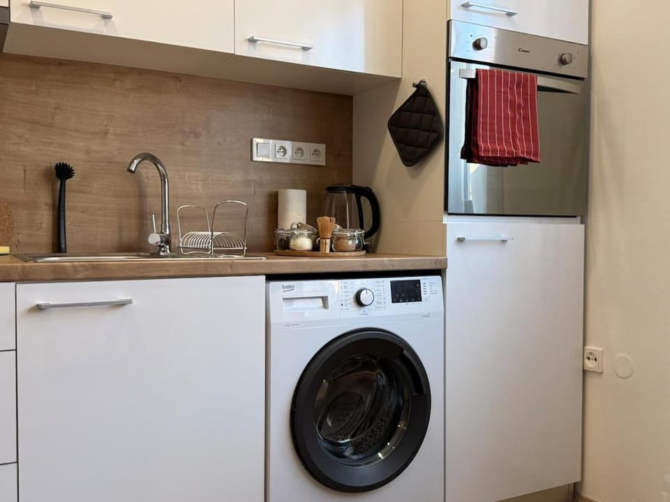 Kitchen or kitchenette, washing machine