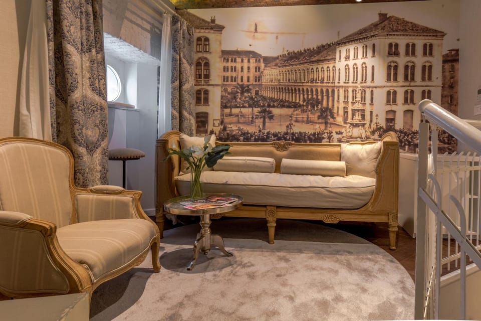 Seating area, Bedroom