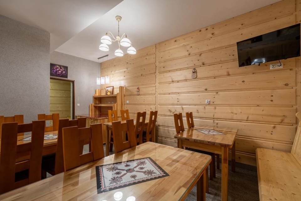 Communal lounge/ TV room, TV and multimedia, Seating area, Dining area, Evening entertainment