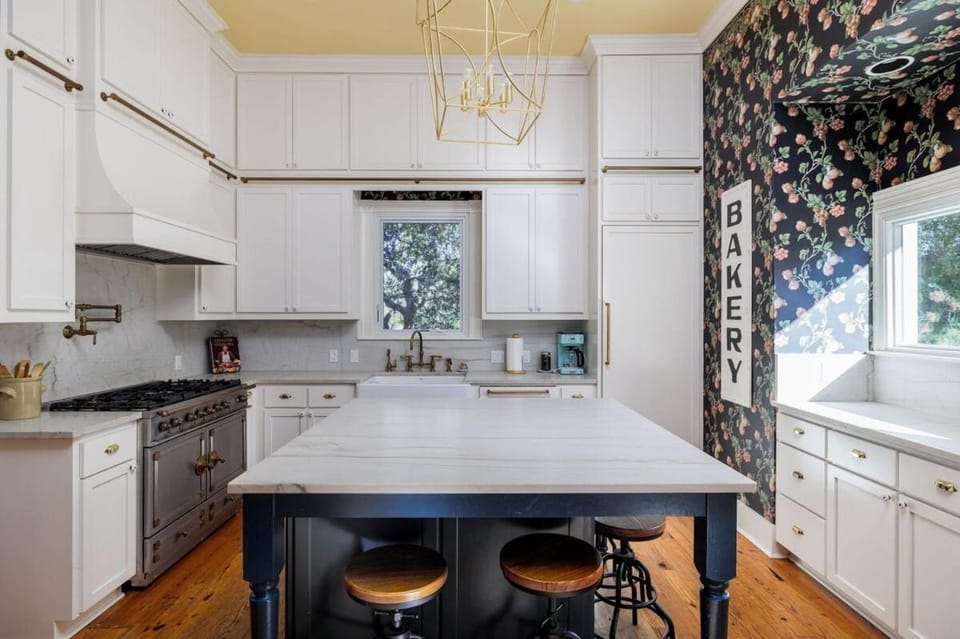 Kitchen or kitchenette, kitchen