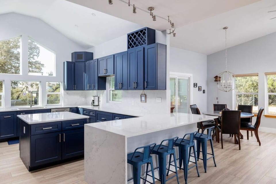 Kitchen or kitchenette, kitchen