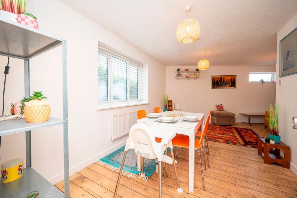 Kitchen or kitchenette, Other, Seating area