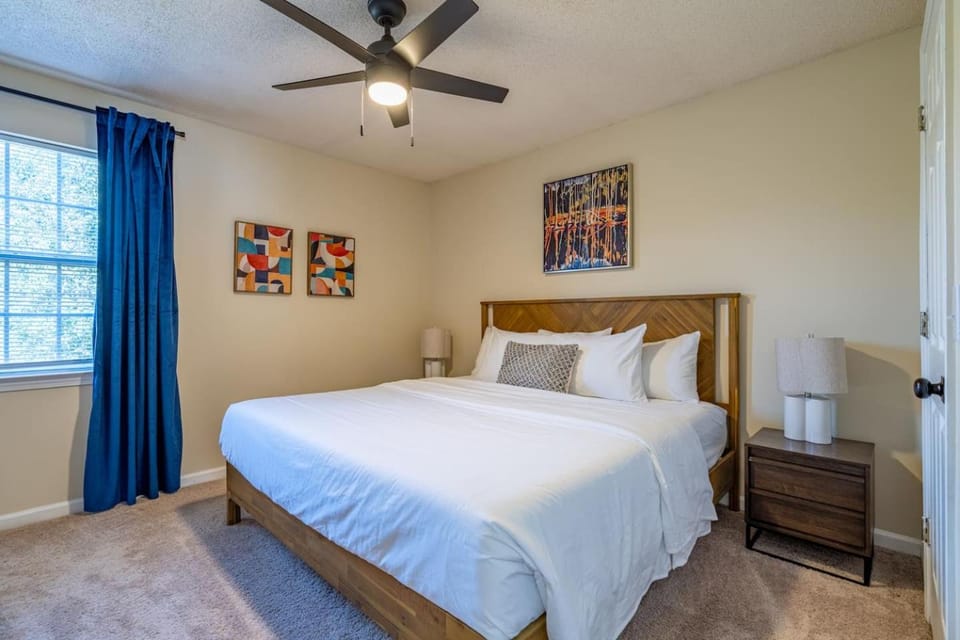 FIFA & LakePoint Base • Sleeps 12 • Fire Pit House in Cartersville