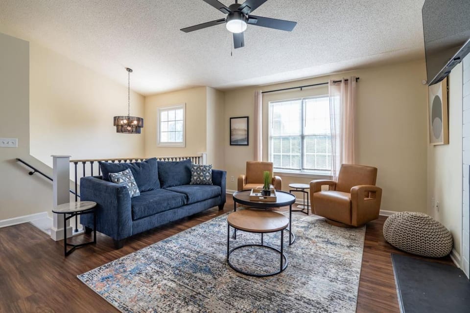 FIFA & LakePoint Base • Sleeps 12 • Fire Pit House in Cartersville