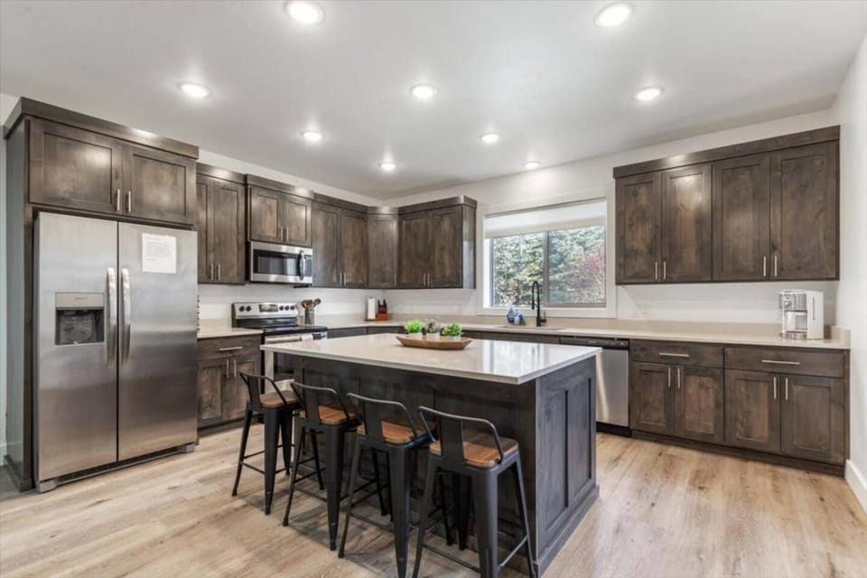 Teton Basecamp | Modern Townhome 30 min to Jackson House in Victor