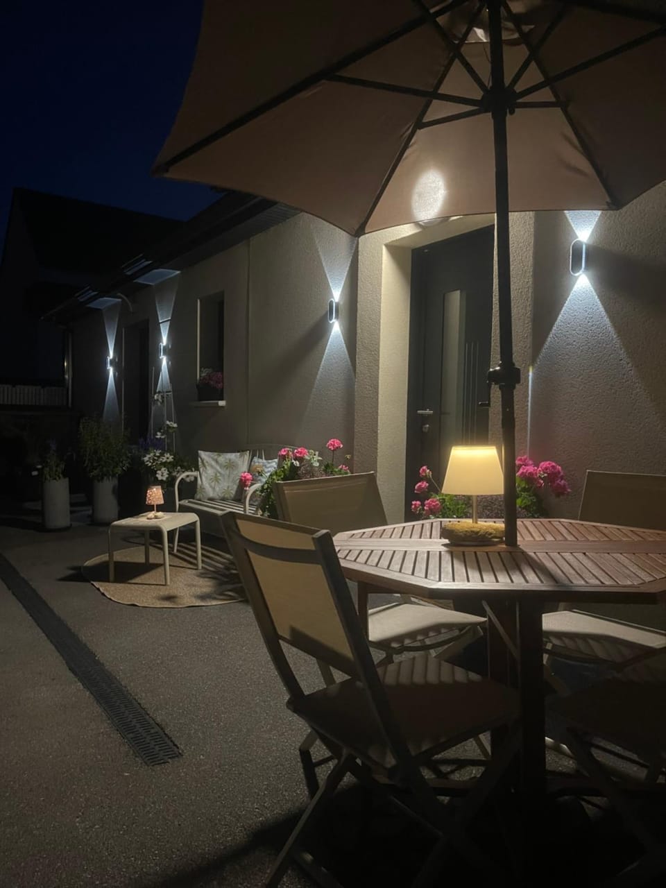 Patio, Dining area