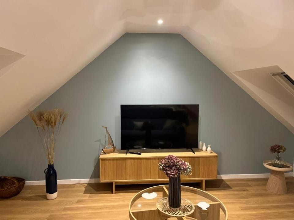 TV and multimedia, Seating area
