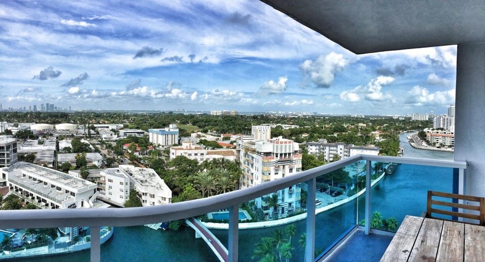 Amazing View 1 Hotel Corner Unit 2BR 2BA w Balcony Hotel in South Beach Miami