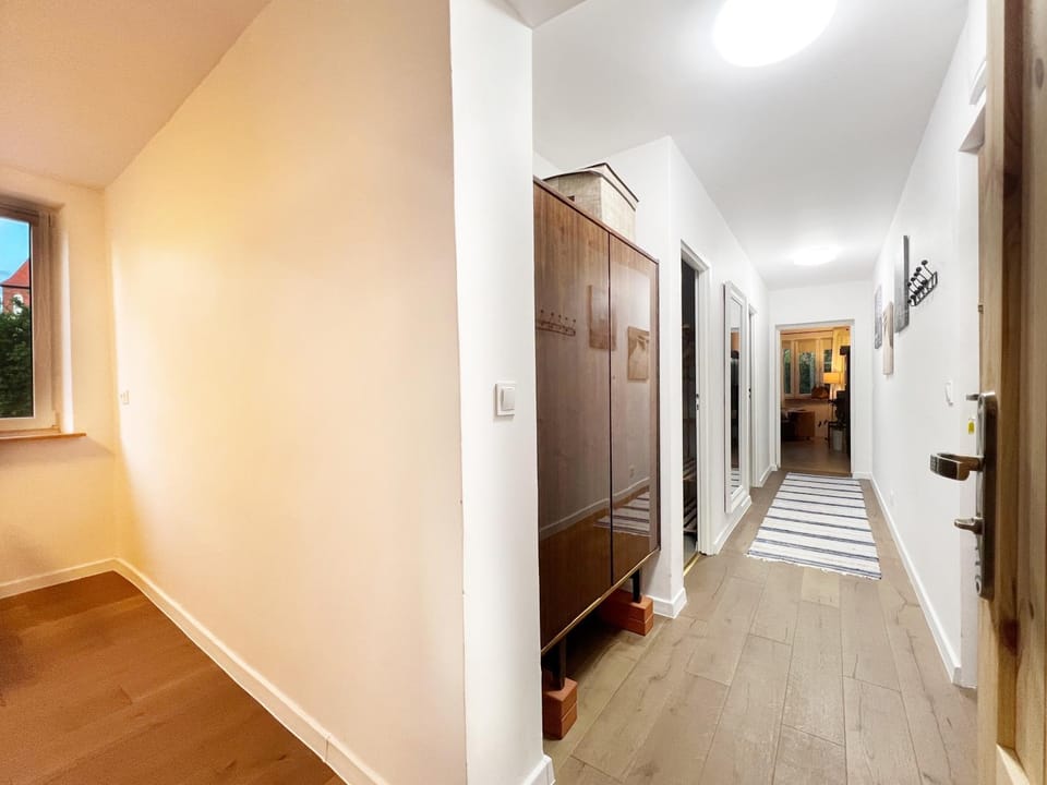 Facade/entrance, wardrobe