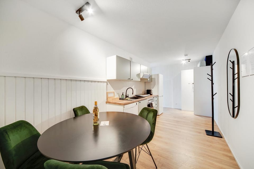 Dining area, kitchen