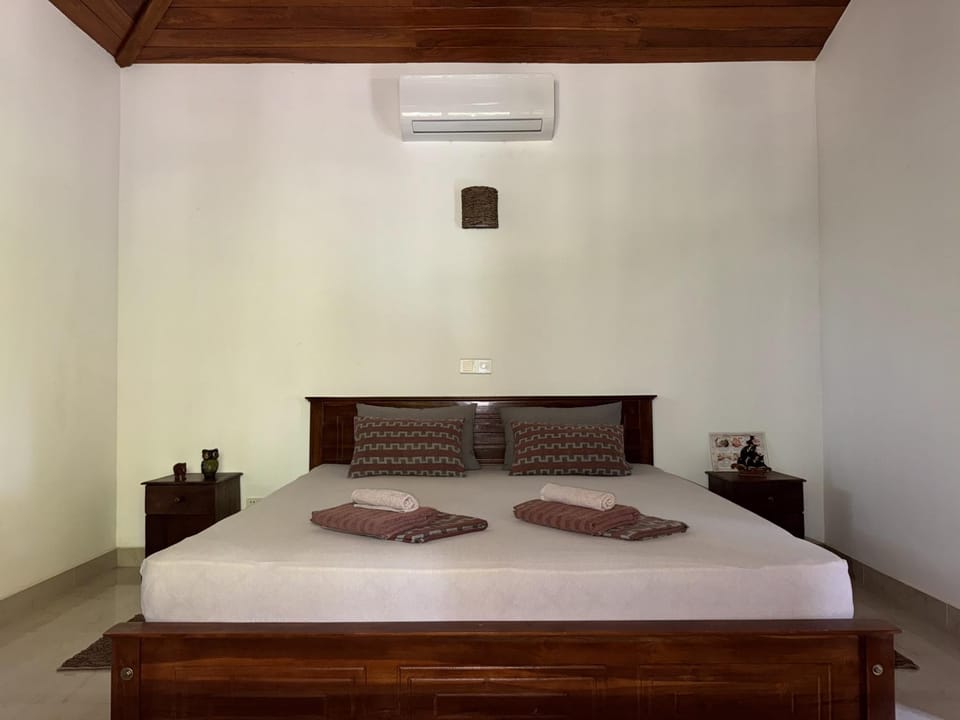 Bedroom, air conditioner