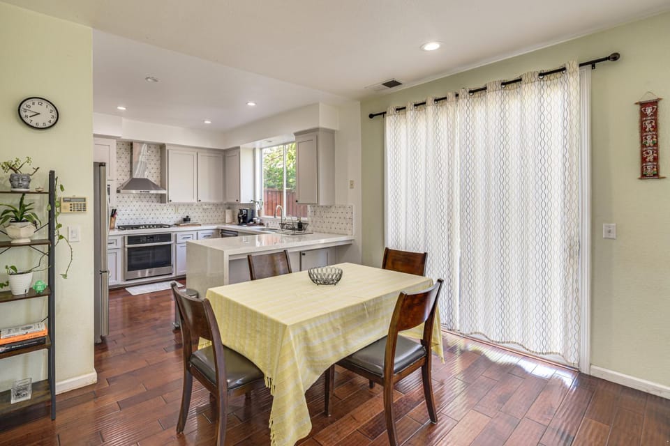 Walk to Parks & Dining: San Jose Family Home! House in Evergreen