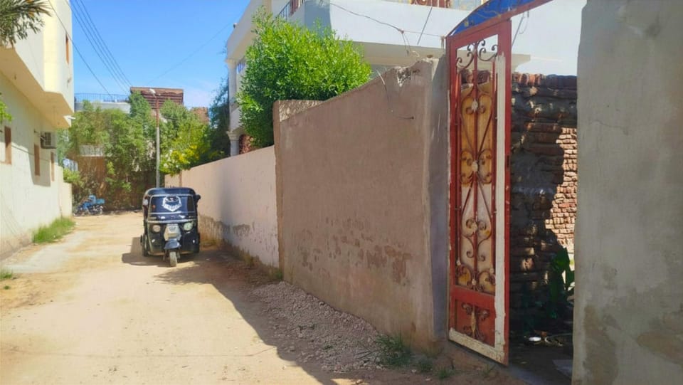 Facade/entrance, Street view, Quiet street view