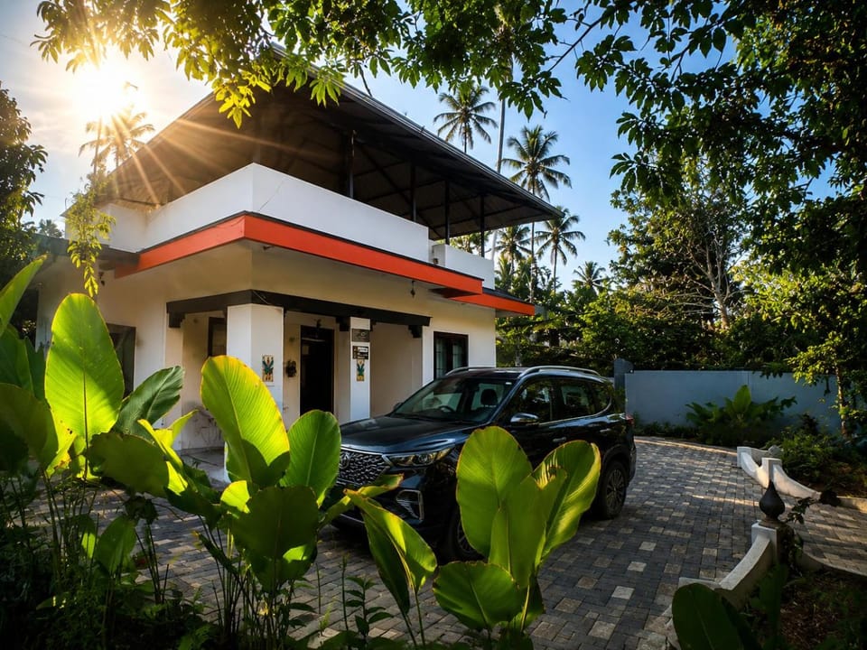Property building, Day, Garden view, Parking