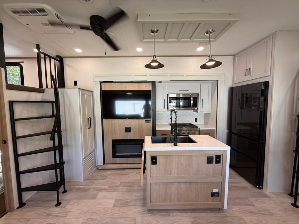 Brand New 2025 RV 2BR 2 Lofts 2BA Pool and Marina Campground/ 
RV Resort in Key Largo