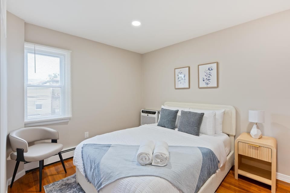 3Br Apt in West New York with Private Parking and Rooftop Apartment in North Bergen