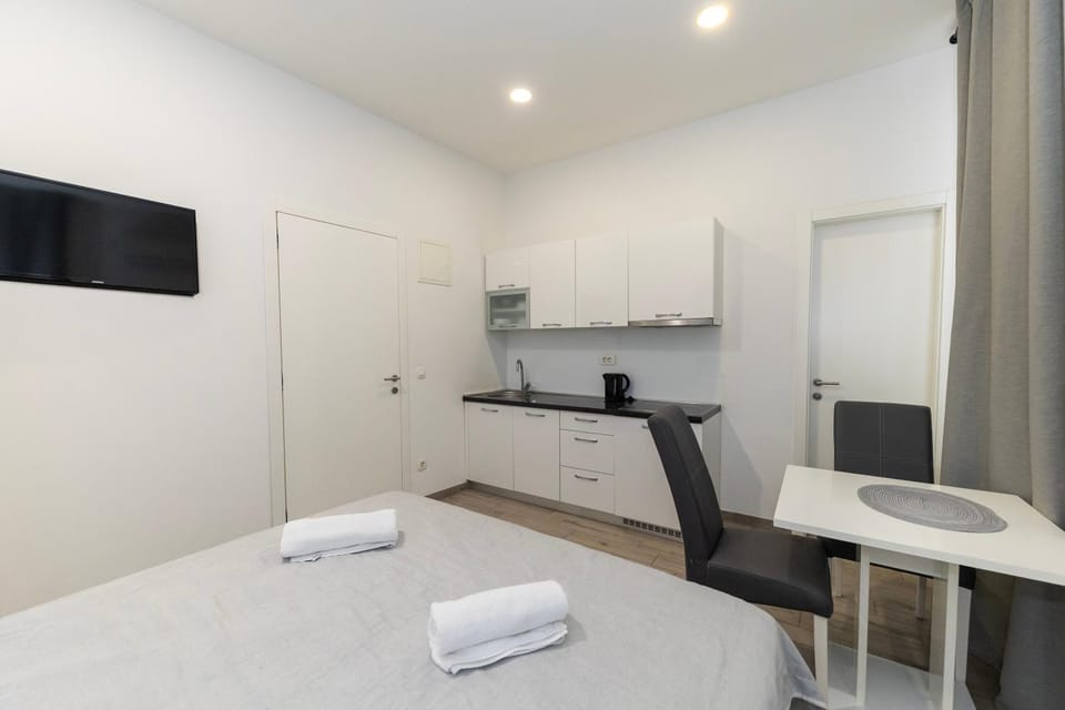 Kitchen or kitchenette, Bedroom