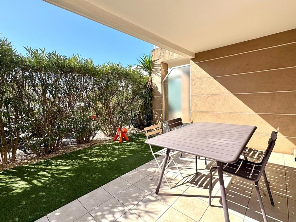 Élégant T2 en rez-de-jardin - Piscine - Parking Apartment in Antibes
