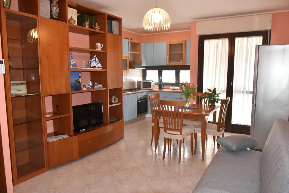 Kitchen or kitchenette, Living room, Seating area, Dining area, oven, stove
