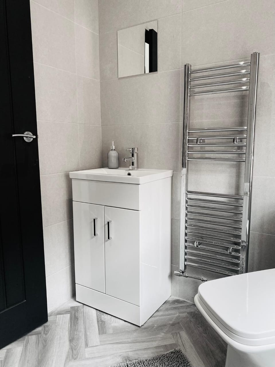 Stylish 1BDR Flat Free Parking Business Contractors Apartment in The Royal Town of Sutton Coldfield