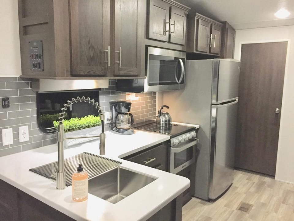 2 BR 2 BA Oasis Kayaks, Pool, Beach and Dock Rental Campground/ 
RV Resort in Key Largo