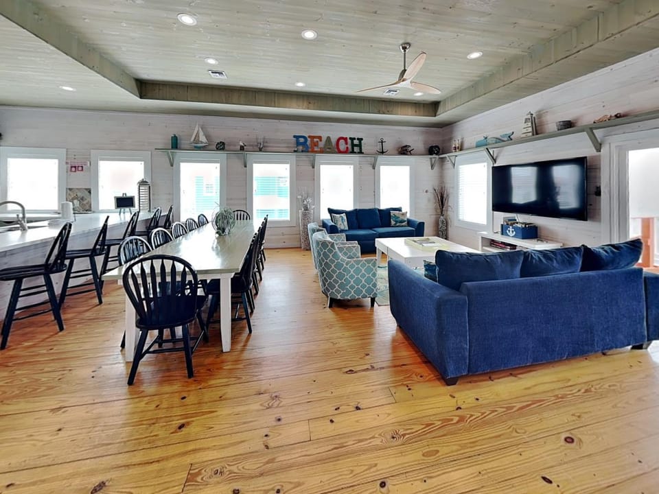 TV and multimedia, Living room, Seating area, Dining area, furniture