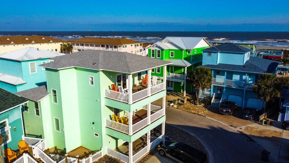Property building, Bird's eye view, Balcony/Terrace, Beach, Sea view, Parking