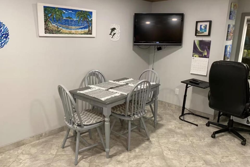 Beachside Retreat with Pool, Boat Ramp Dock for Rent Campground/ 
RV Resort in Key Largo