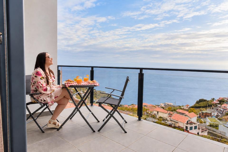 View (from property/room), Balcony/Terrace, Sea view