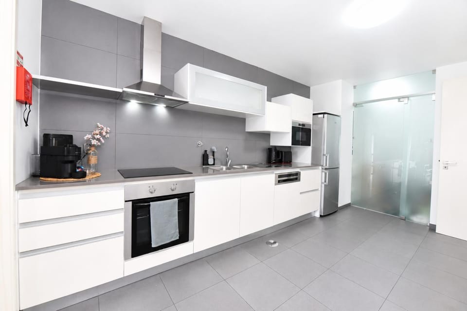 dishwasher, oven, toaster