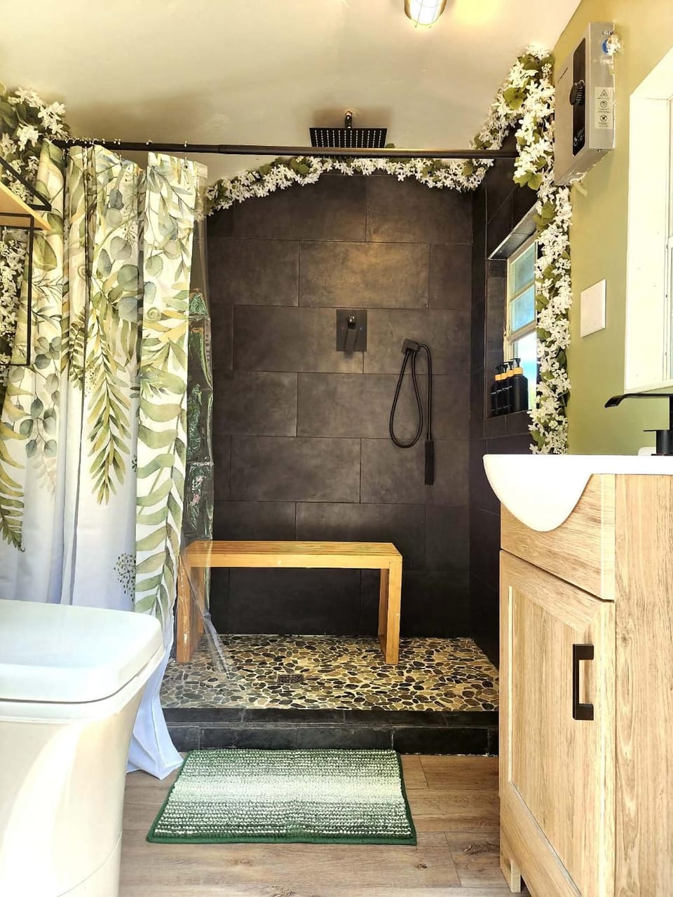 Evergreen Escape Luxury tent in Washington