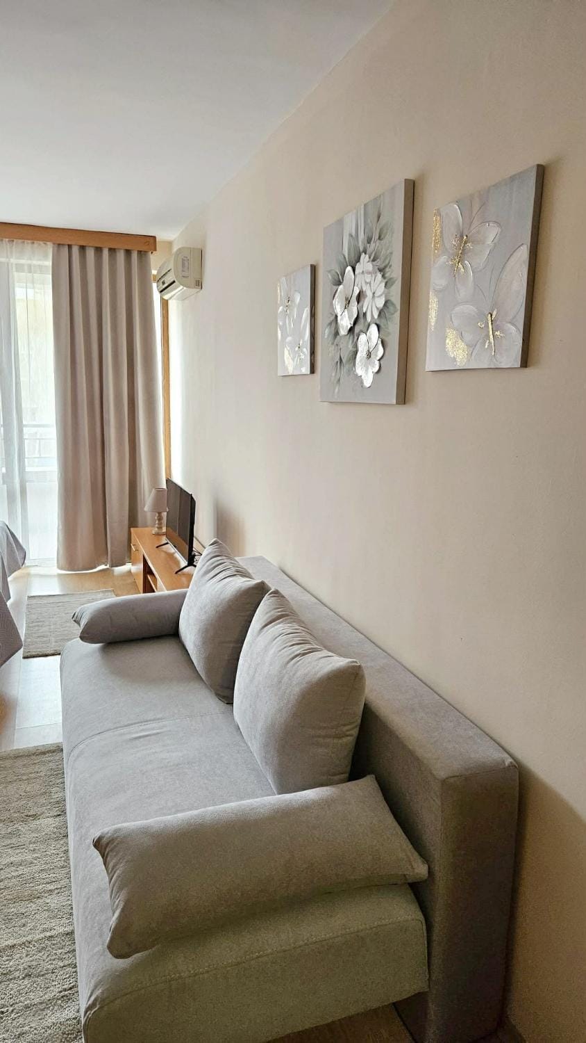 Chateau Valon Apartment in Sunny Beach