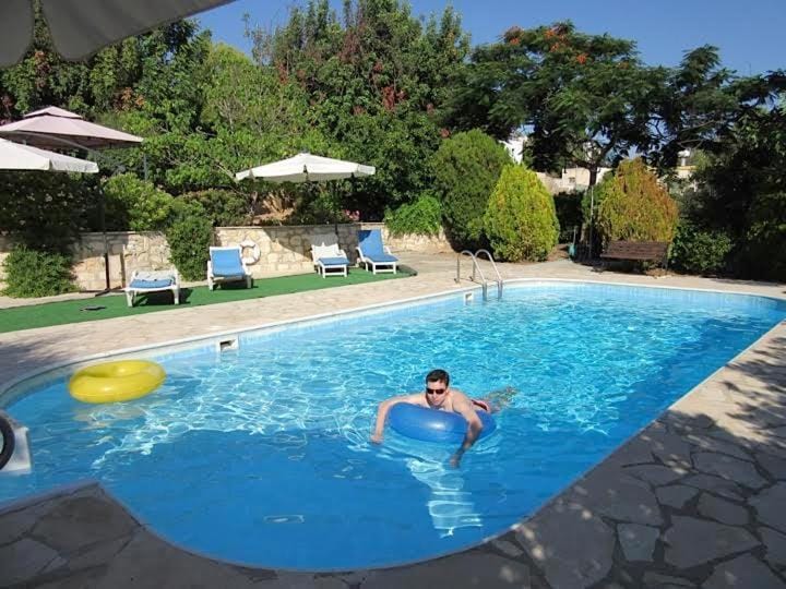 Bed, Swimming pool, Sports
