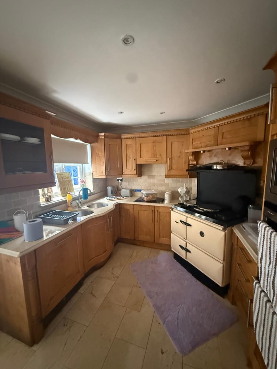 Kitchen or kitchenette, dishwasher, oven
