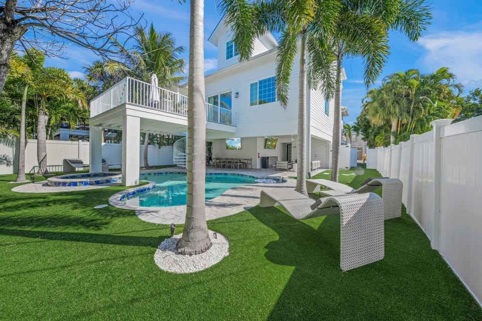 Tuxedo Sands - On Block to Beach! Pool Spa Luxury by Anna Maria Life Vacation Rentals House in Holmes Beach