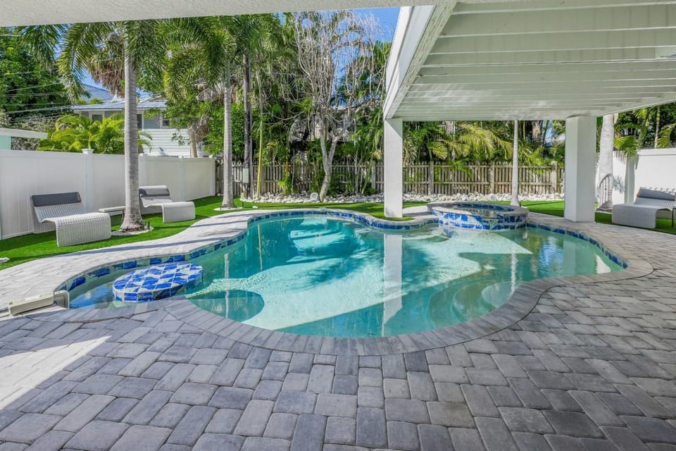 Tuxedo Sands - On Block to Beach! Pool Spa Luxury by Anna Maria Life Vacation Rentals House in Holmes Beach