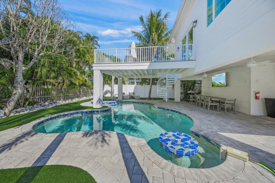 Tuxedo Sands - On Block to Beach! Pool Spa Luxury by Anna Maria Life Vacation Rentals House in Holmes Beach