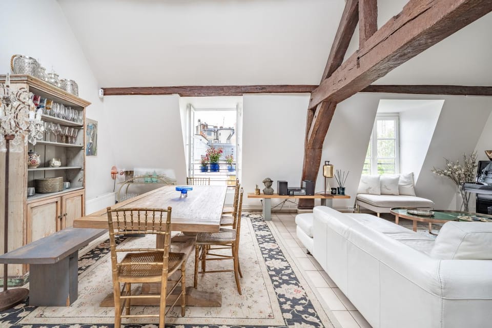 Saint-Germain 110 m2 Parisien, Poutres Piano Apartment in Paris