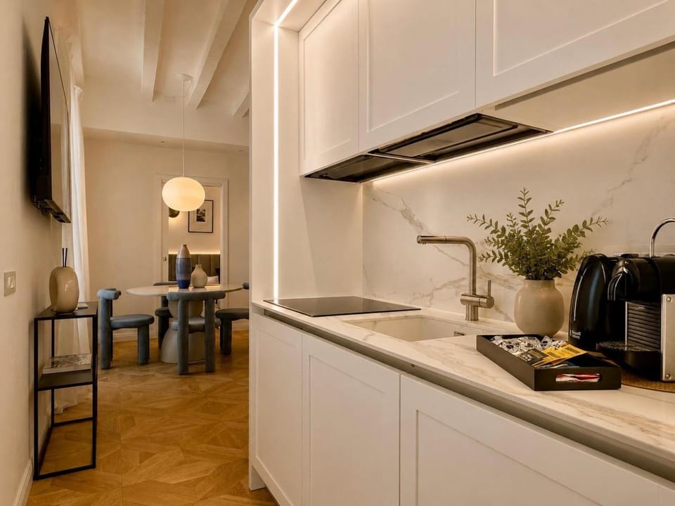 Coffee/tea facilities, Kitchen or kitchenette, Dining area