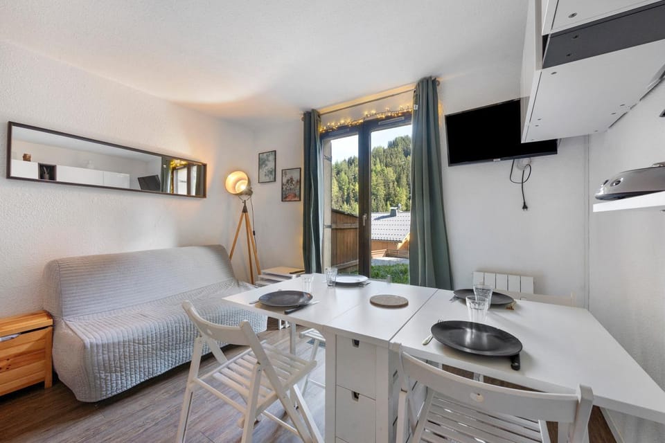 Property building, Living room, Bedroom