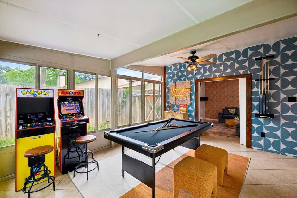 Honky Tonk Dreams - Pool - Hot Tub - Games House in San Antonio