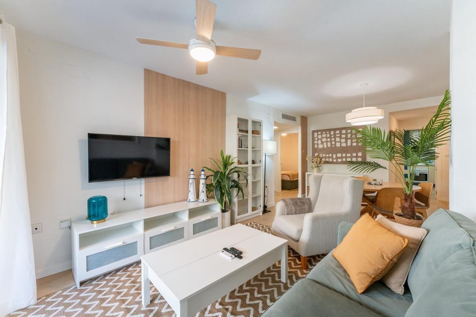 TV and multimedia, Living room, Seating area, Dining area, air conditioner
