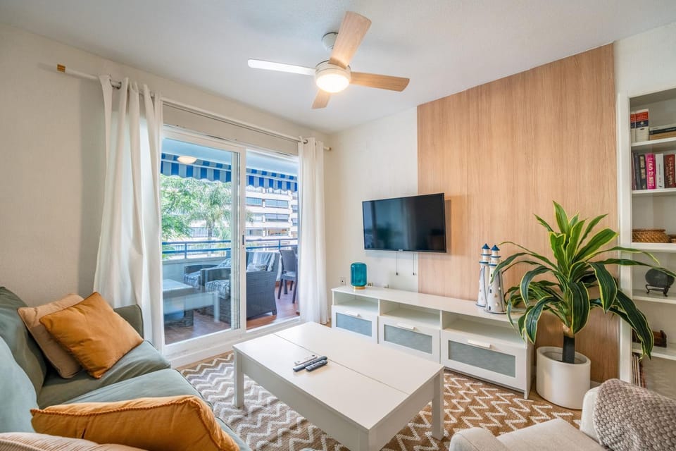 TV and multimedia, Living room, Lobby or reception, Dining area, air conditioner