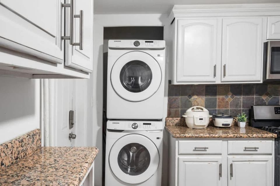 Private Full Bed w Ensuite Bath Easy NYC Access Apartment in Secaucus