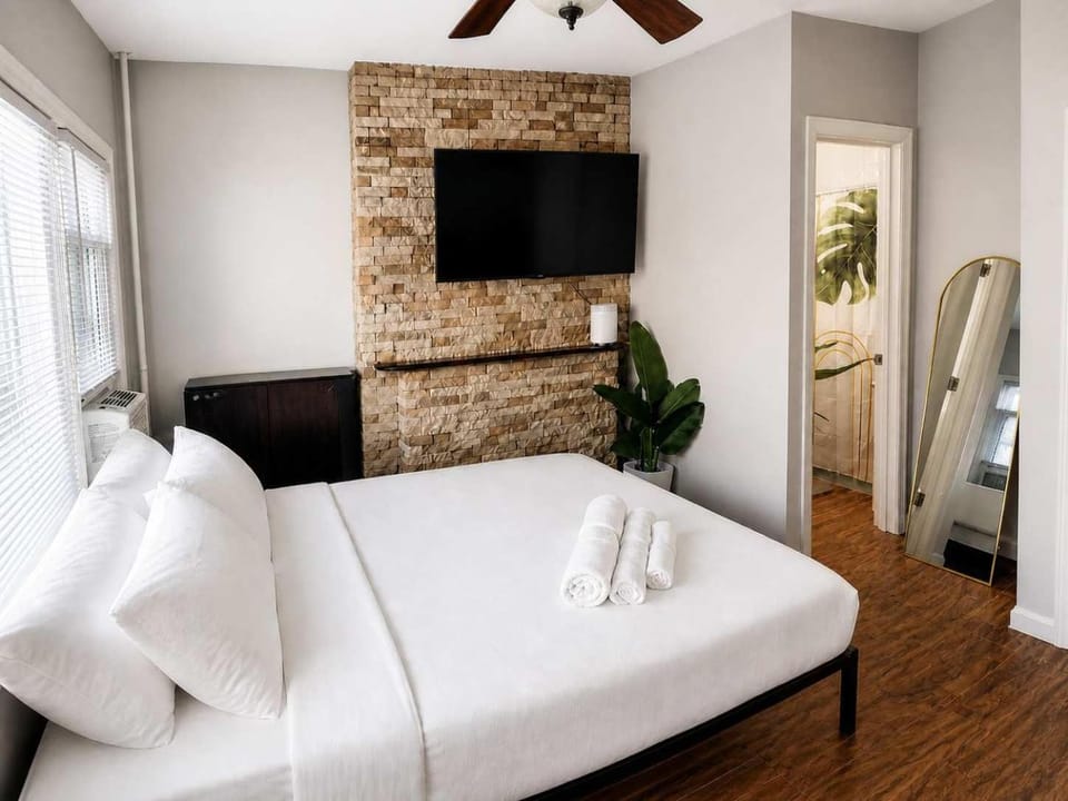 Private Full Bed w Ensuite Bath Easy NYC Access Apartment in Secaucus